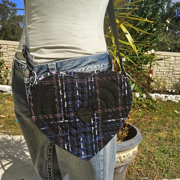 NWT BLACK n MULTICOLOR TWEED HEART LUV BETSEY CROSSBODY - Picture 2 of 11